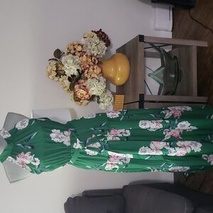 Maxi dress halter style